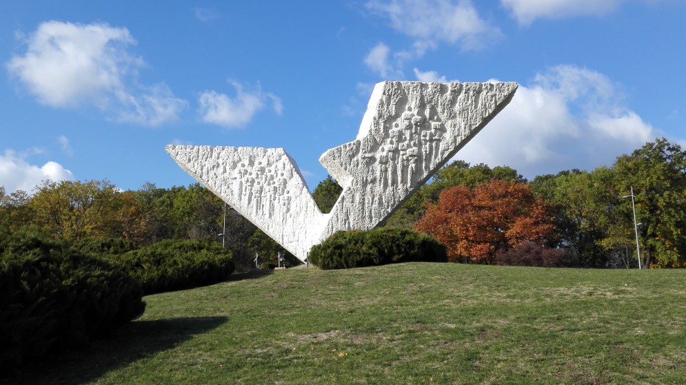 Monument to the Executed Students, Šumarice Memorial Park